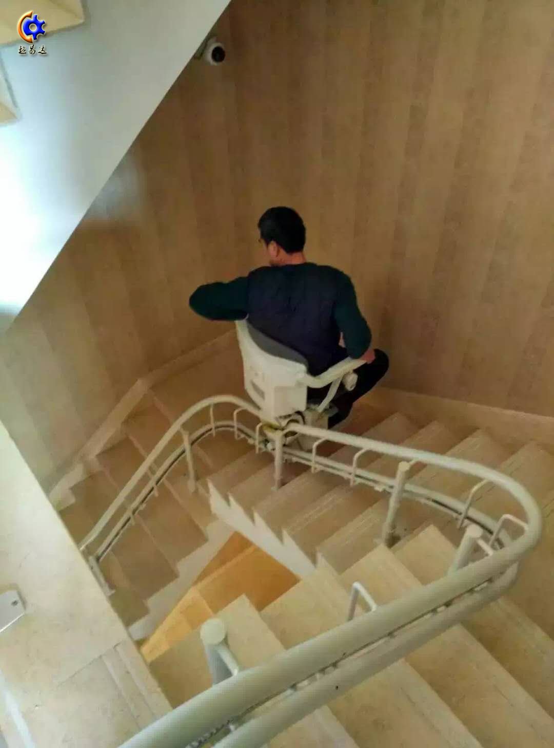 彎軌式斜掛座椅升降機(jī)