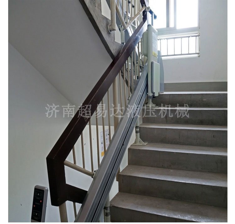 分段式斜掛升降機(jī)