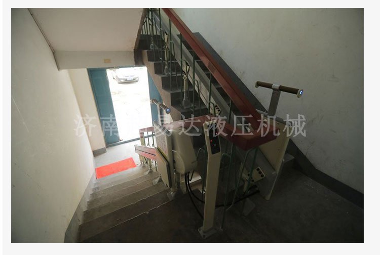 分段式斜掛升降機(jī)